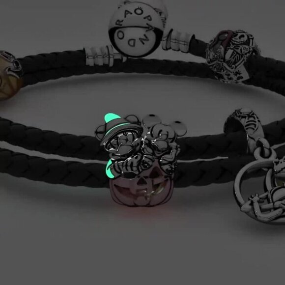 Pandora Mickey Mouse & Minnie Mouse Halloween Pumpkin Charm - Picture 4 of 5